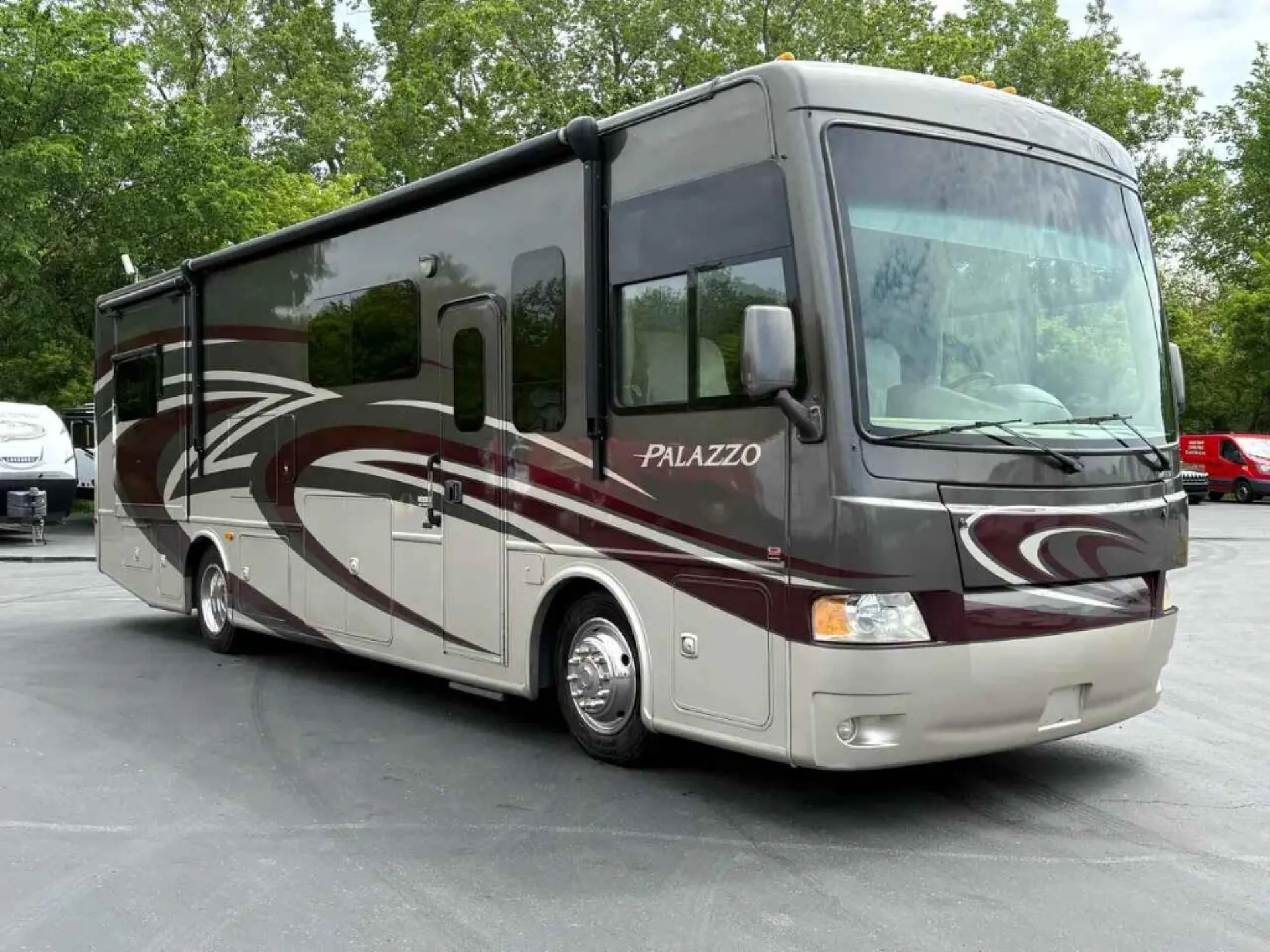 2014 Thor Motor Coach Palazzo 33.2 - Photo 4
