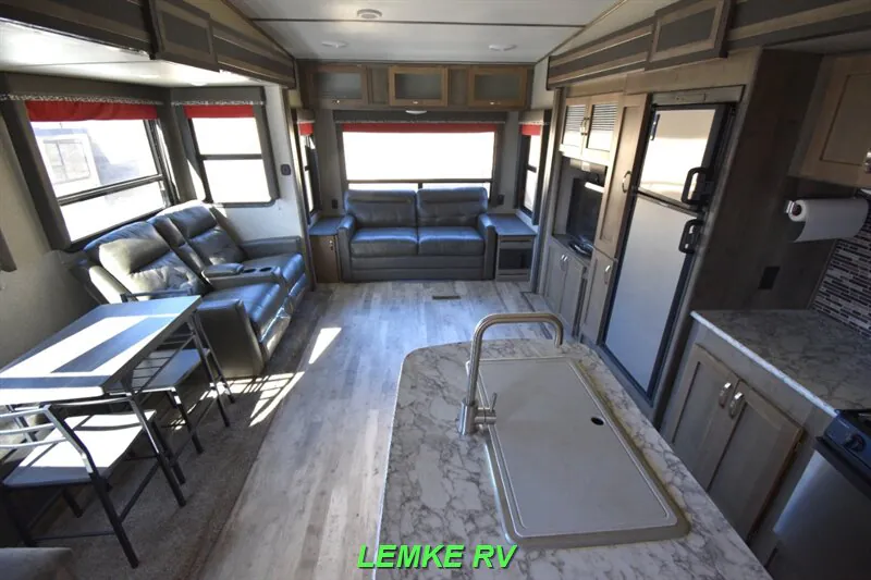 2019 Keystone Sprinter Campfire 29FWRL - Photo 3