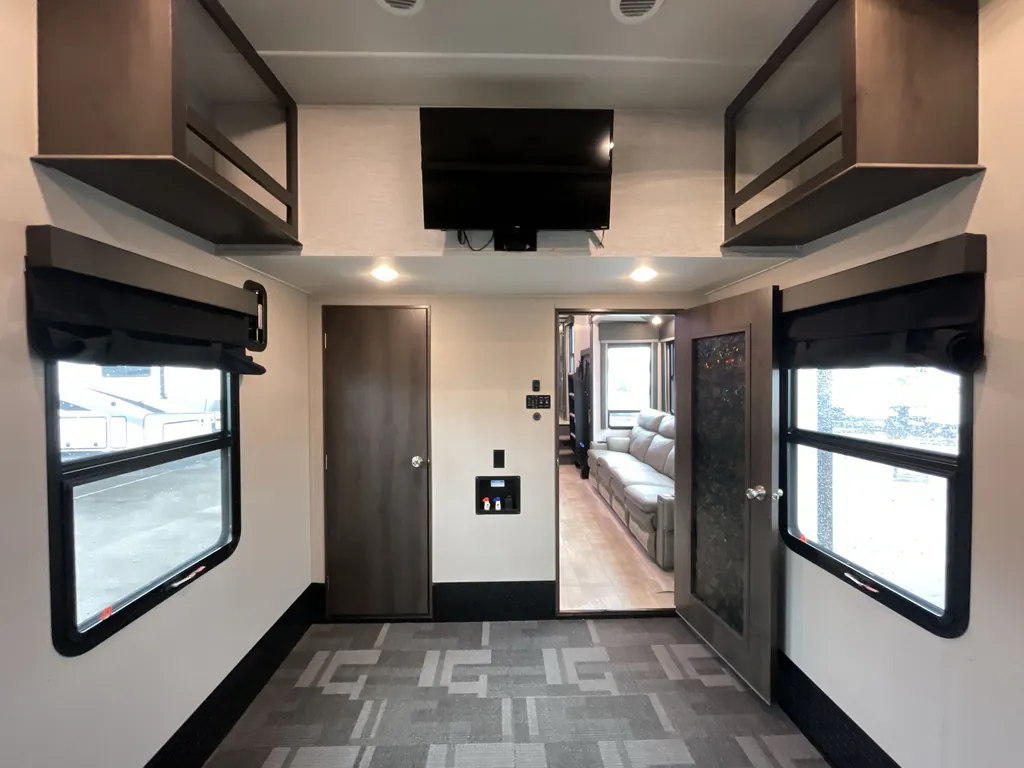 2021 Grand Design Momentum 381M, Photos photo 18