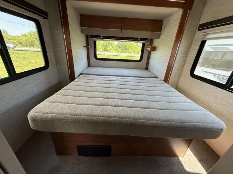 2016 Itasca Navion 24G - Photo 3