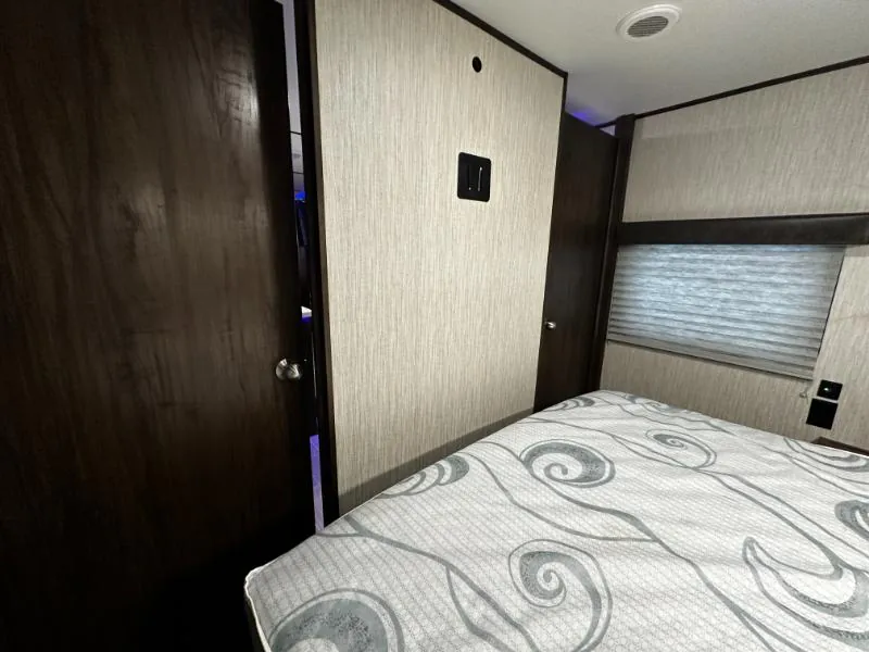2019 Forest River Cherokee Alpha Wolf 26DBH-L, Photos photo 7