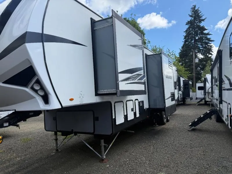 2019 Highland Ridge RV Highlander 350H - Photo 2