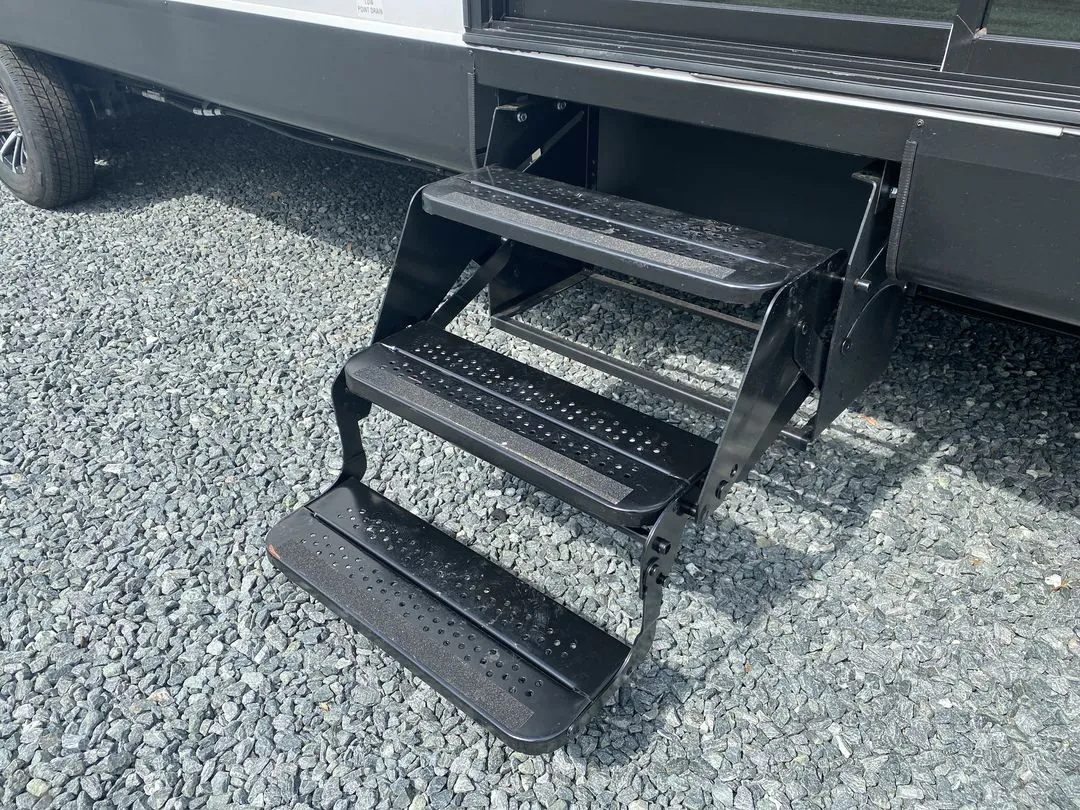 2025 Jayco Jay Flight SLX 380DQS - Photo 3