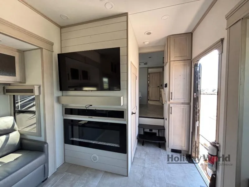 2025 Grand Design Solitude 417KB - Photo 3