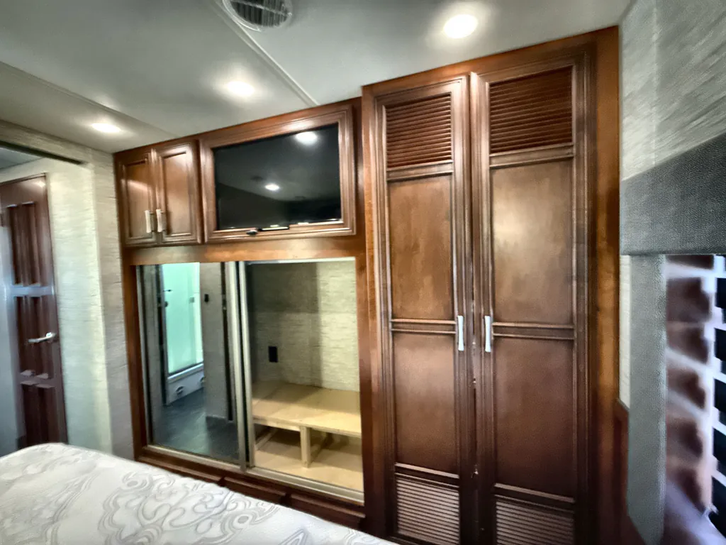 2016 Newmar Canyon Star 3914, Photos photo 15
