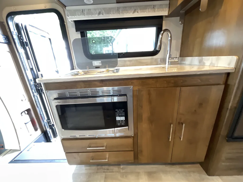 2019 Tiffin Wayfarer 24 FW, Photos photo 9