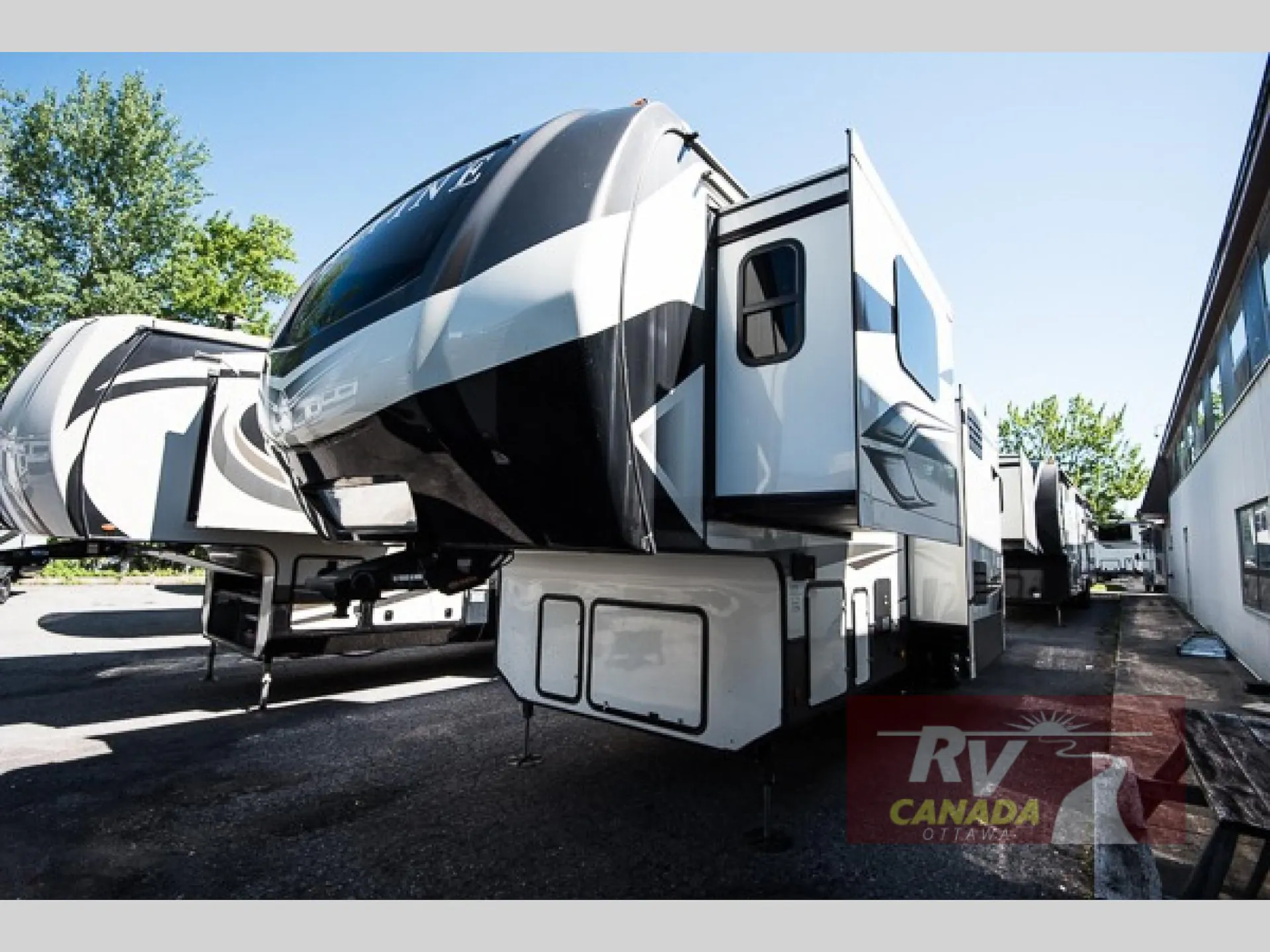 2022 Keystone Alpine 3700FL - Photo 4