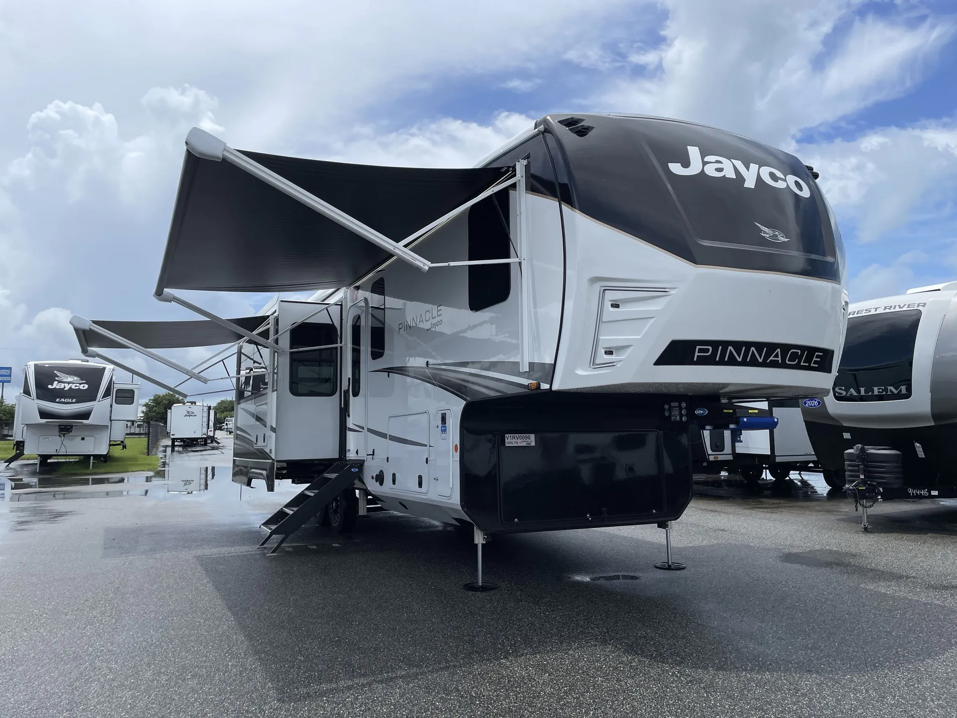 2027 Jayco Pinnacle 32RLTS - Photo 2