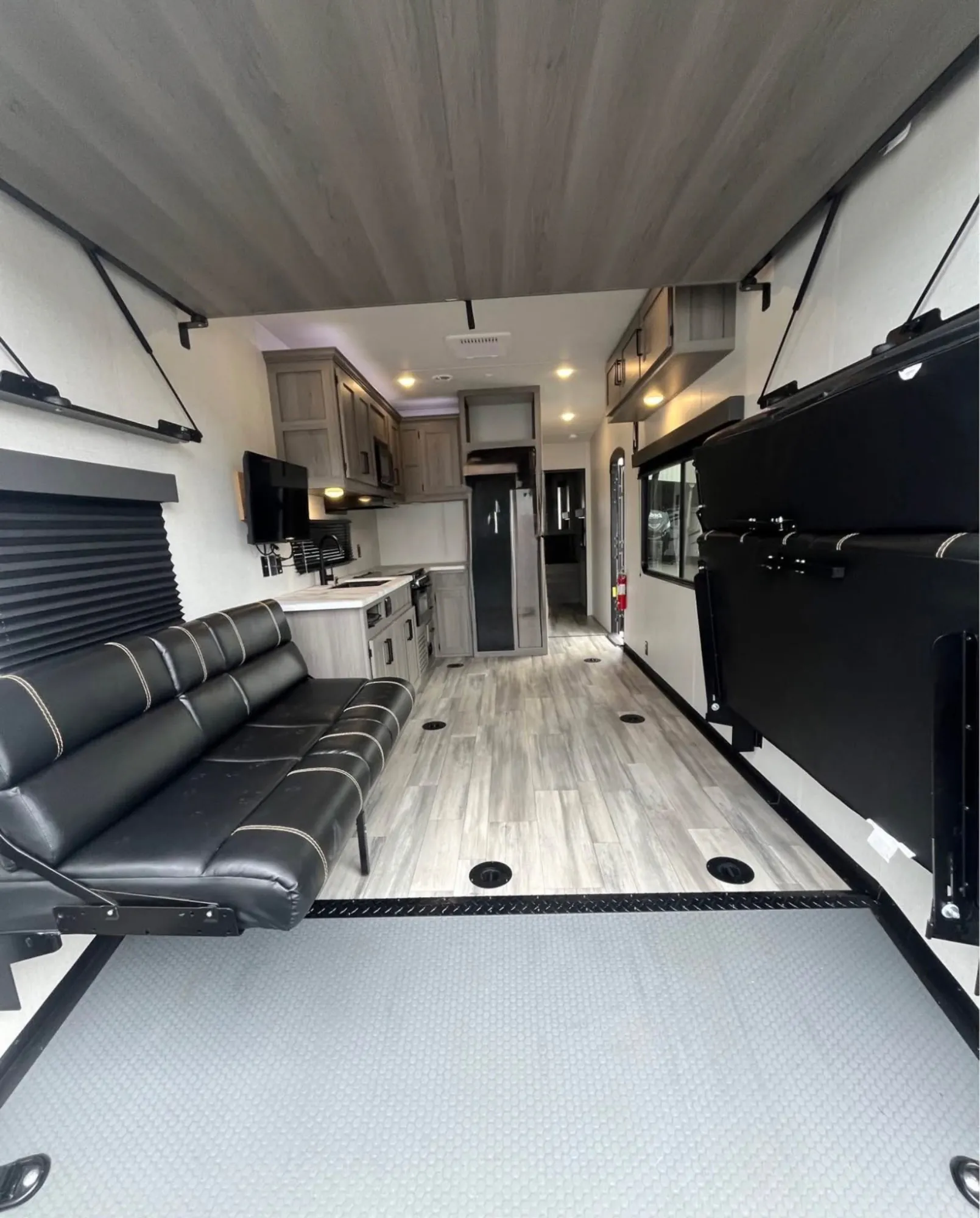 2024 Keystone Carbon Aluminum 29WFO dealer photo 4 from Camping World