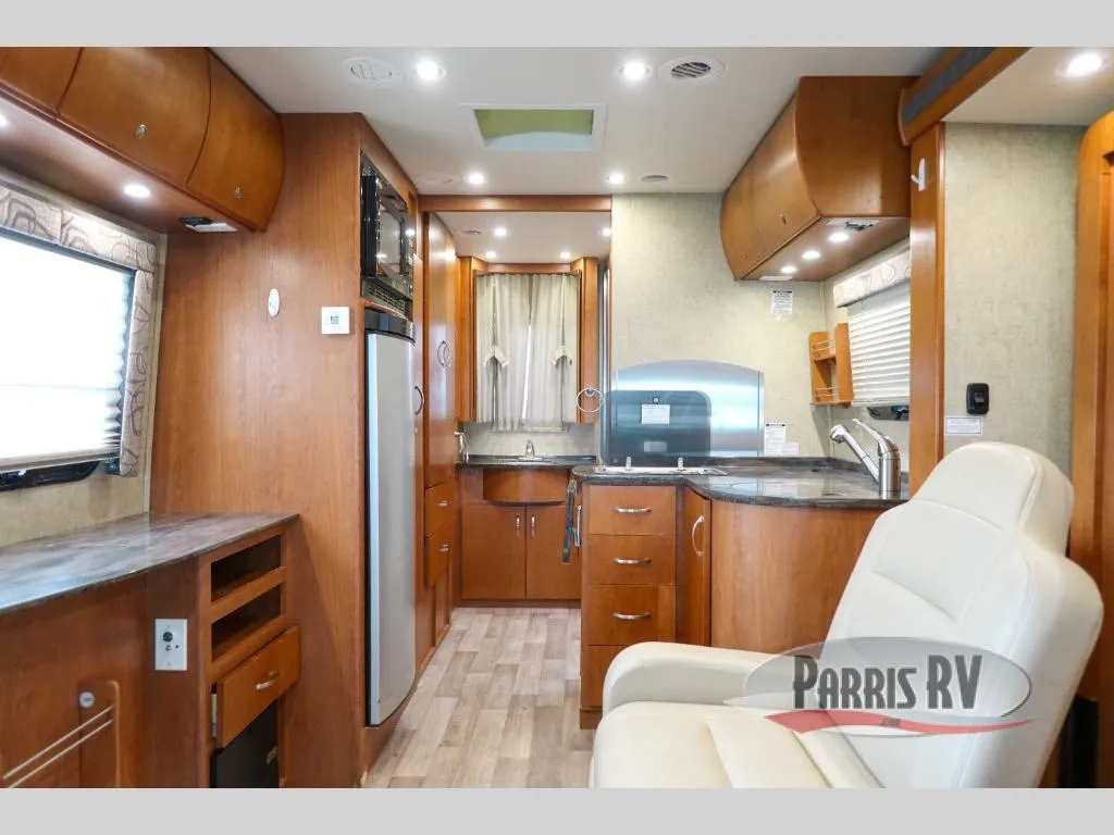 2013 Leisure Travel Unity 24MB - Photo 2