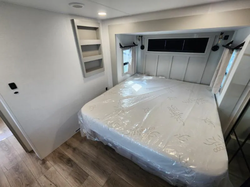 2026 Brinkley Model G 3970, Photos photo 26
