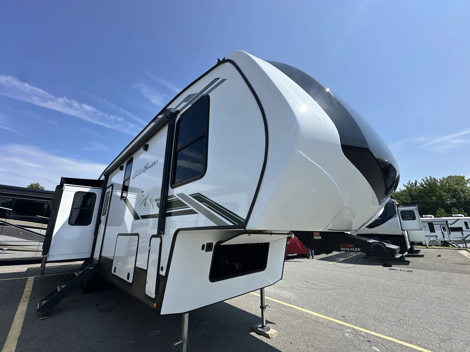 2024 Dutchmen Eddie Bauer 310RL - Photo 2