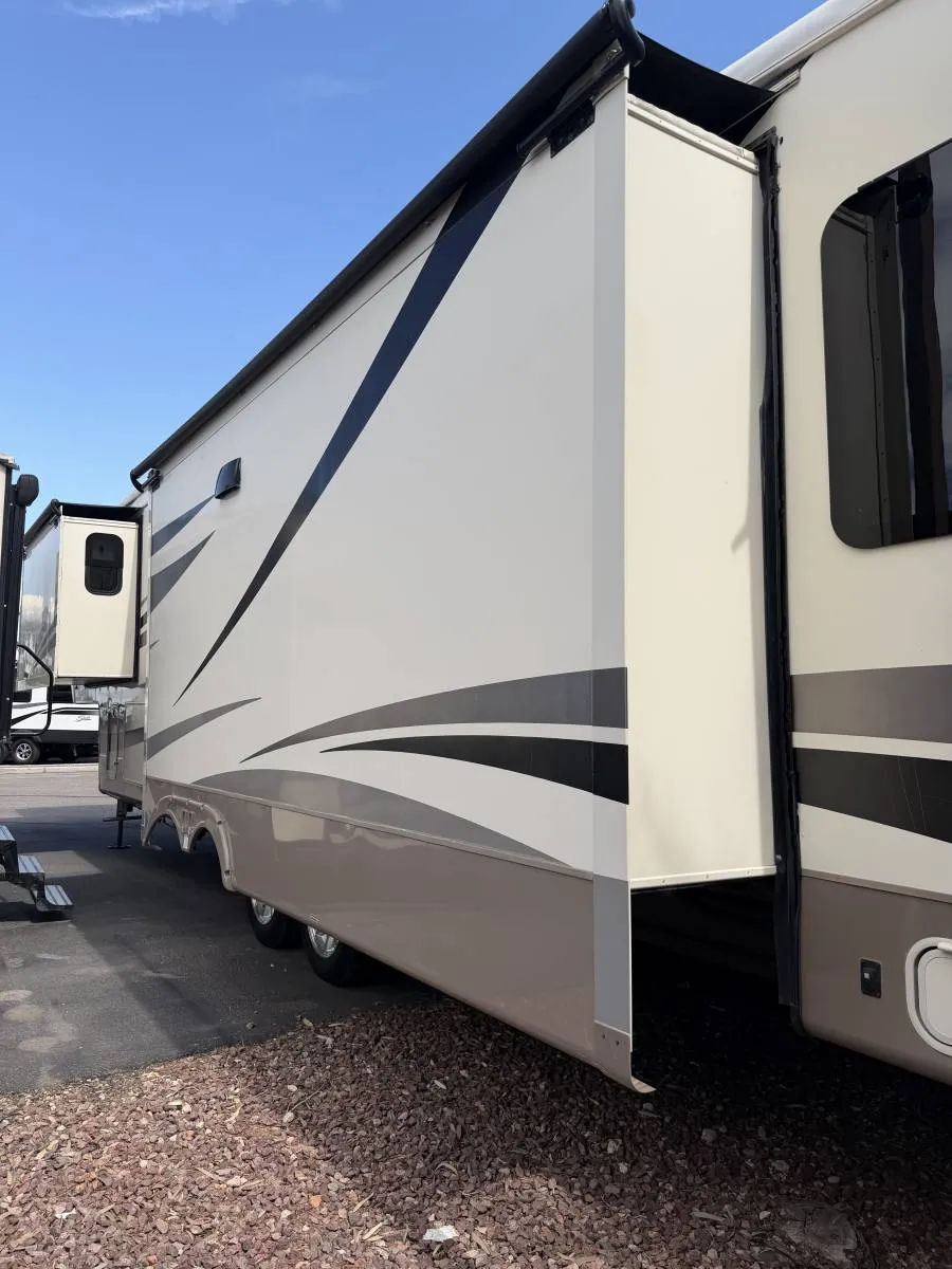 2019 Forest River Cedar Creek Champagne Edition 38EL, Photos photo 4