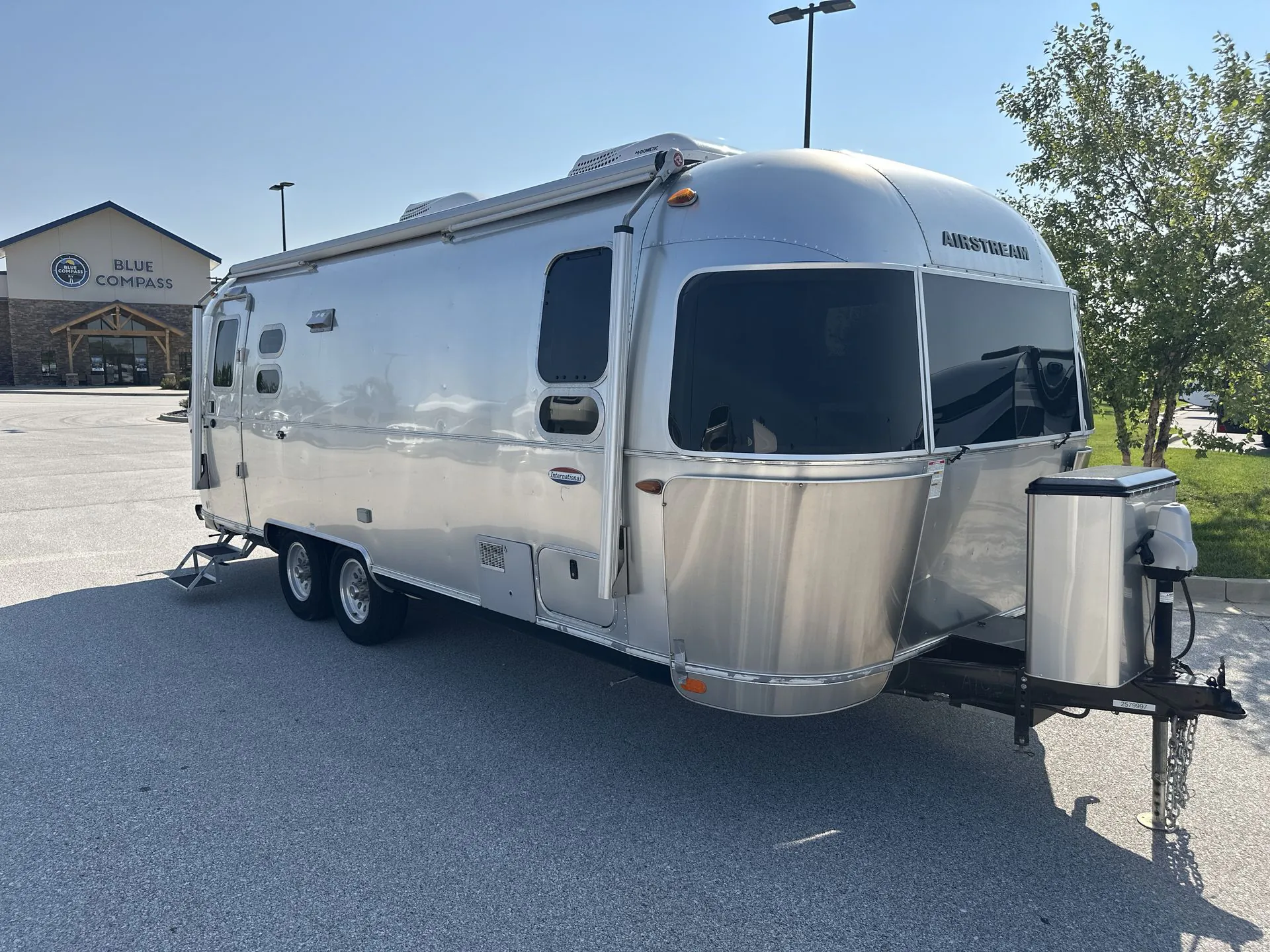 2017 Airstream International Serenity 25FB - Photo 2