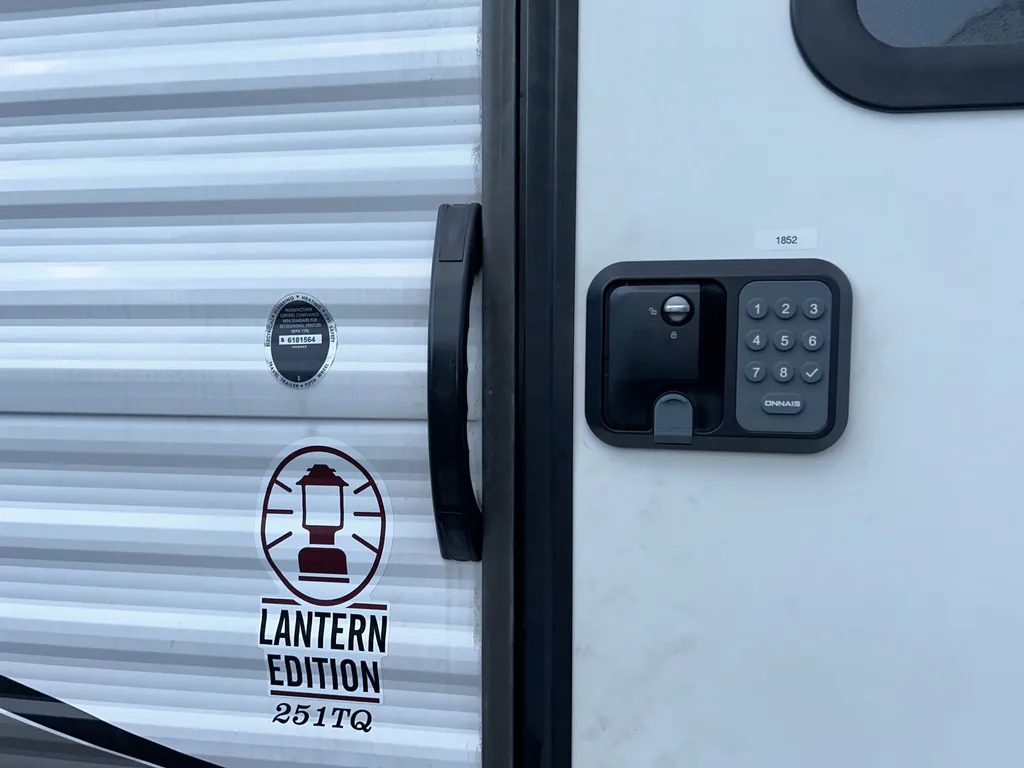2021 Dutchmen Coleman Lantern 251TQ, Photos photo 17