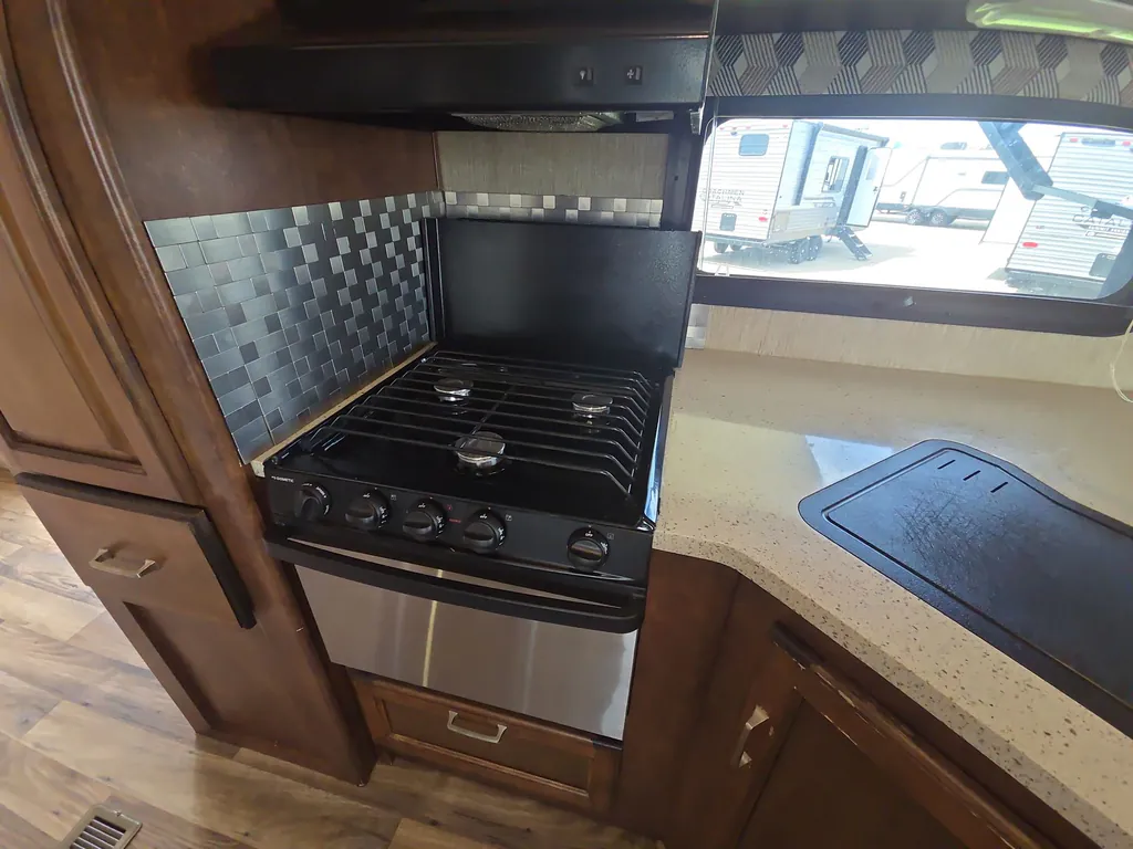 2018 Keystone Outback 298RE, Photos photo 27