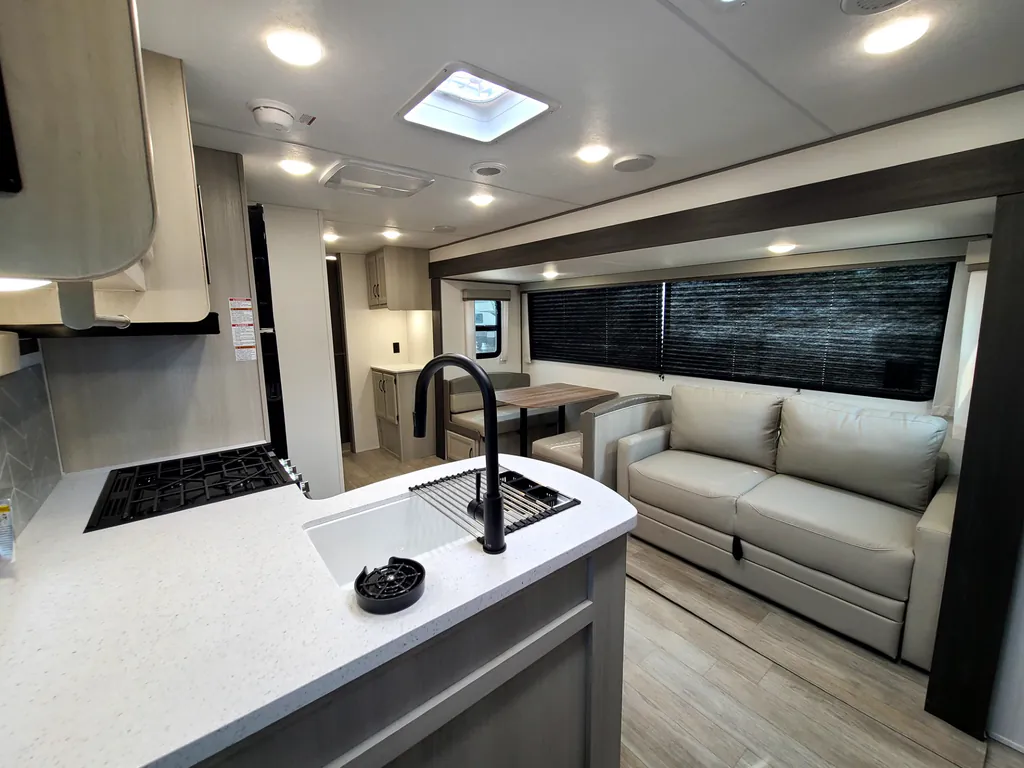 2027 Coachmen Catalina Legacy Edition 333DBDSCK, Photos photo 12