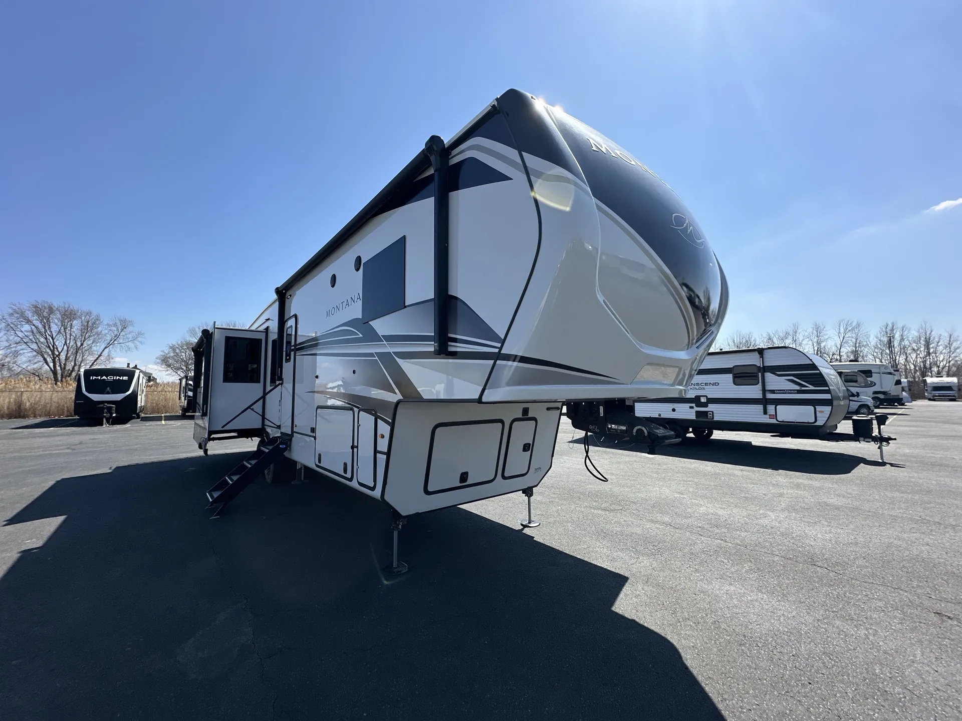 2025 Keystone Montana 3623EB - Photo 2