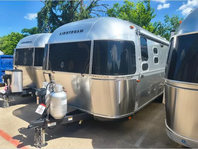 2026 Airstream Classic 28RB - Photo 2