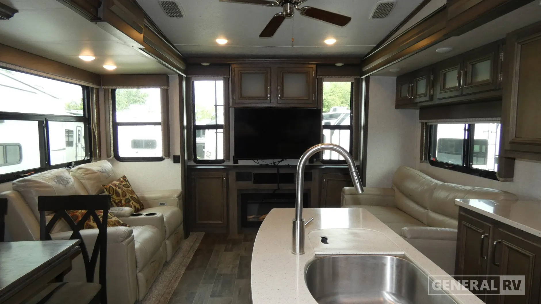 2018 Keystone Montana High Country 310RE - Photo 3