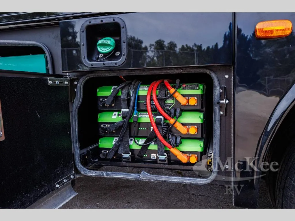 2027 Dynamax isata 6 31KSF4X4 - Photo 3