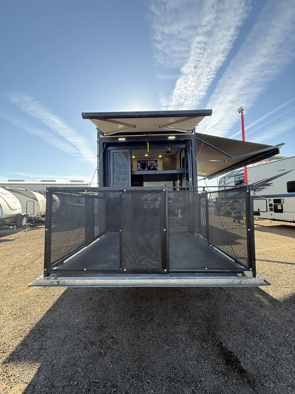 2022 Keystone Raptor 423, Photos photo 7
