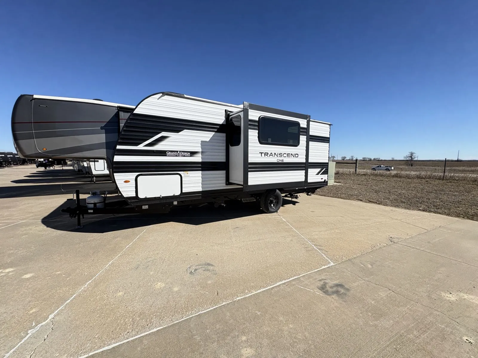 2026 Grand Design Transcend One 161DB - Photo 4