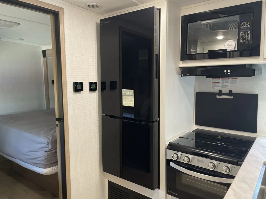 2025 Forest River Solaire 3300FLBS, Photos photo 8