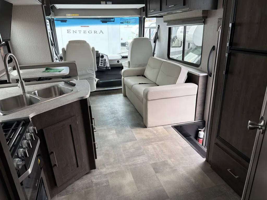 2023 Coachmen Pursuit 31BH, Photos photo 28