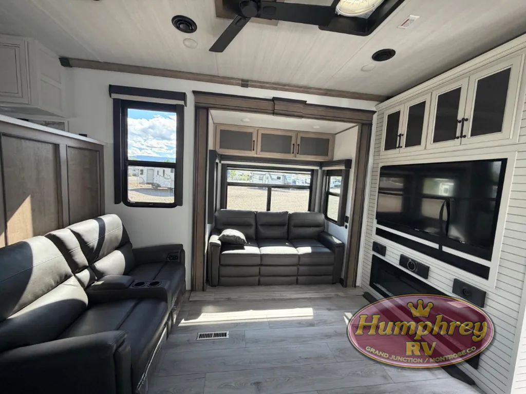 2024 Keystone Montana 3901RK, Photos photo 9