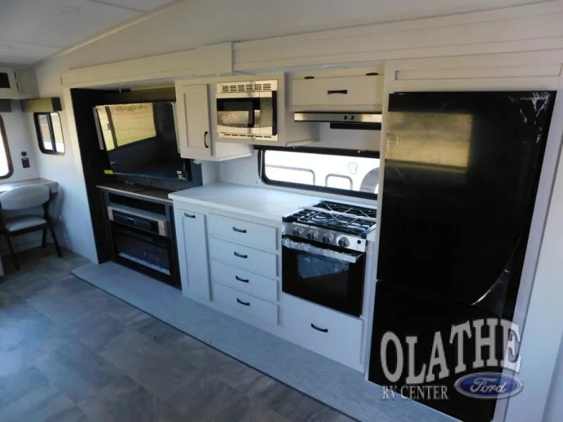 2026 Coachmen Chaparral Lite 27BAR - Photo 4