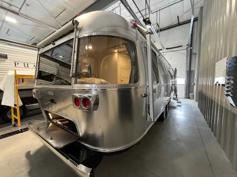 2026 Airstream Classic 30RB - Photo 4