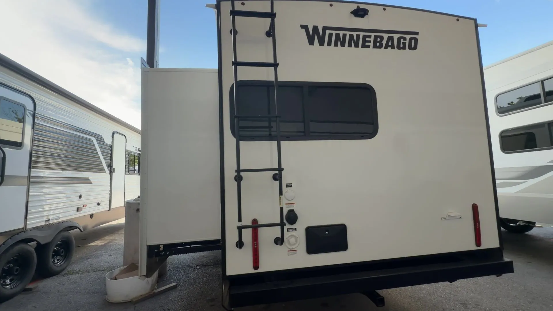 2026 Winnebago Thrive 22MLS - Photo 3