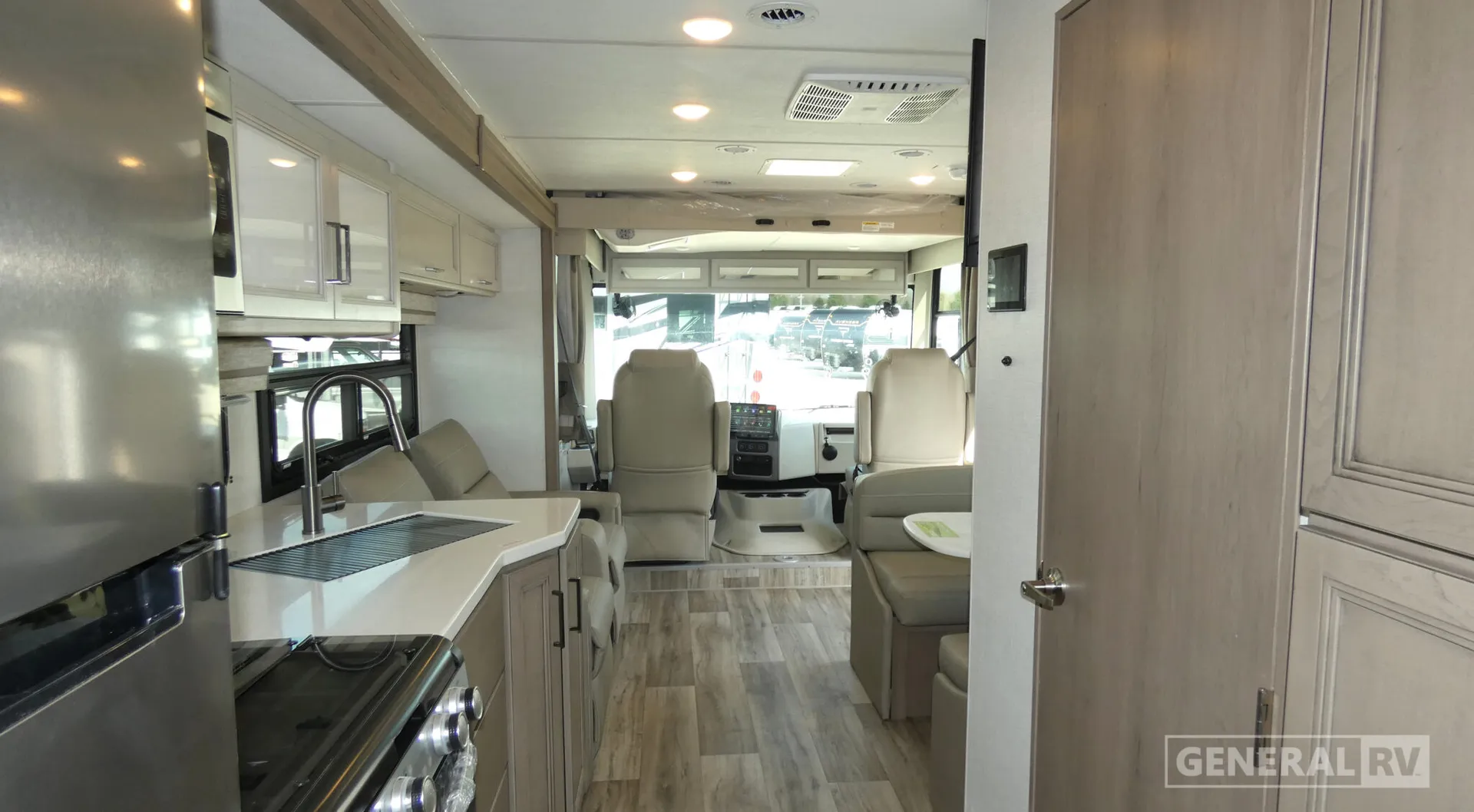 2026 Thor Motor Coach Hurricane 29L - Photo 3