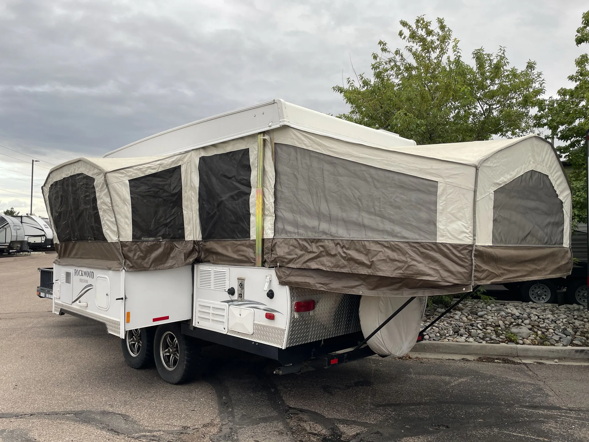 2014 Forest River Rockwood Freedom 282TXR — campside