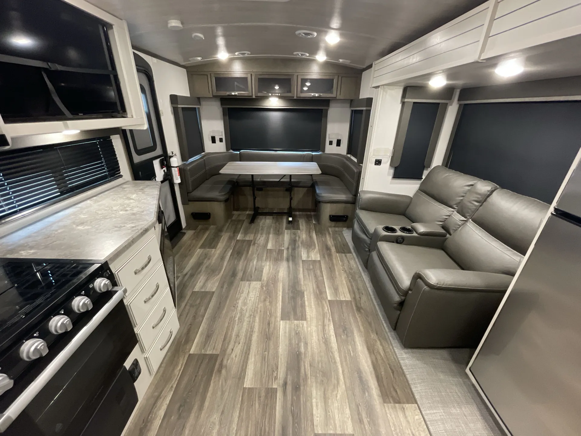 2022 Keystone Cougar Half-Ton 25RDS — living area main
