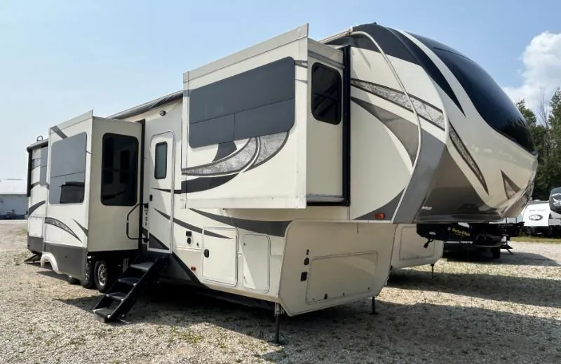 2019 Grand Design Solitude 374TH - Photo 2