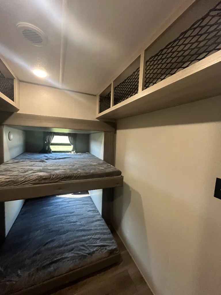 2024 Coachmen Catalina Legacy Edition 333FKTS, Photos photo 32