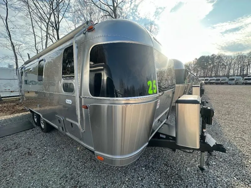 2026 Airstream Flying Cloud 25FB - Photo 3