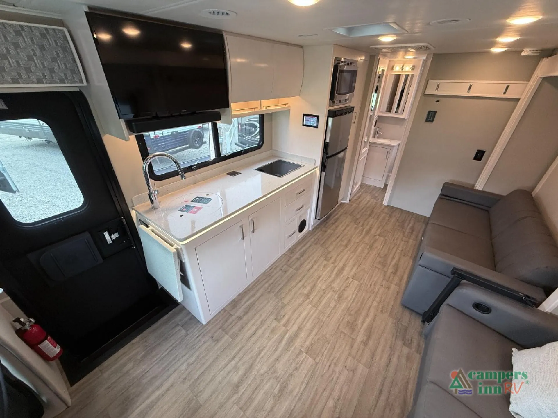 2025 Renegade RV Vienna 25RMC - Photo 3