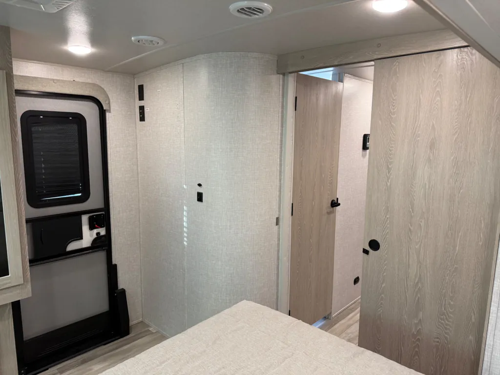 2022 Forest River Rockwood Ultra Lite 2614BS, Photos photo 7
