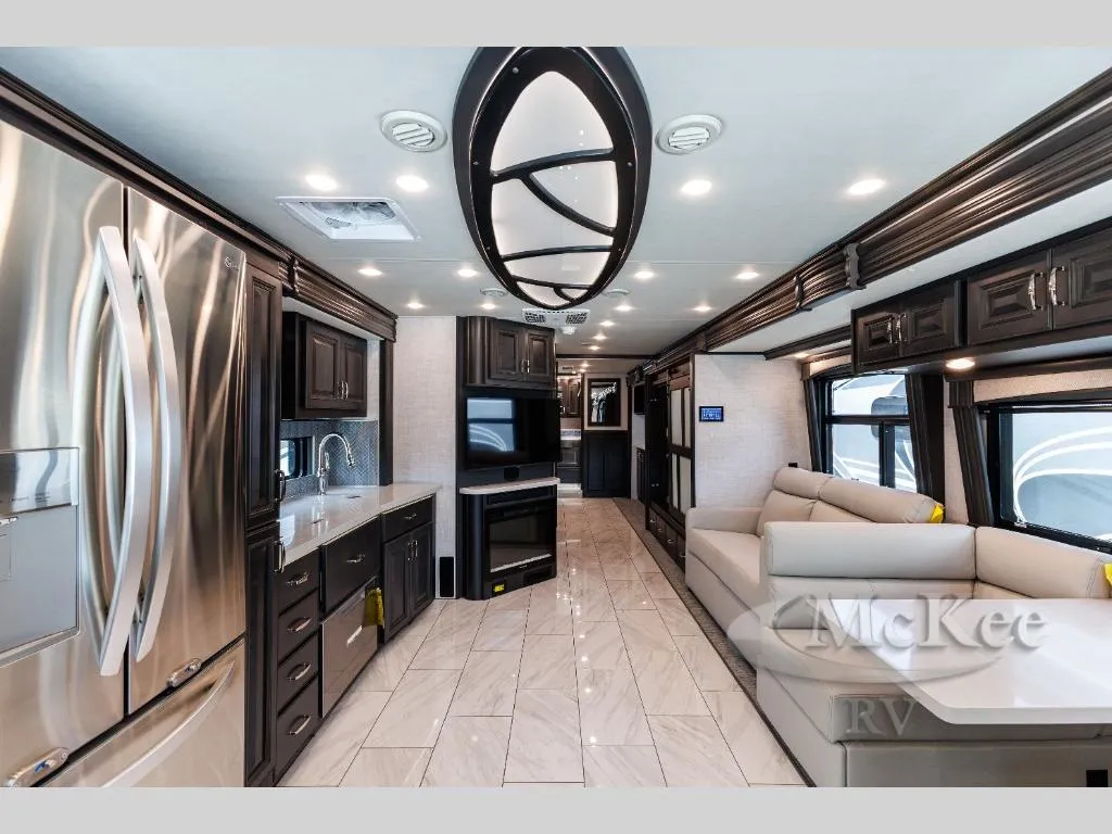 2026 Fleetwood Discovery 38N - Photo 3