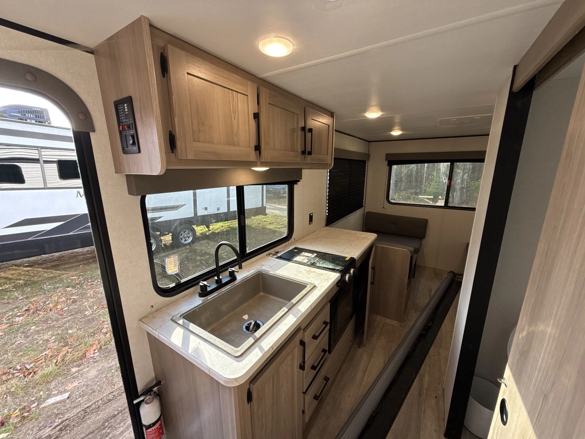 2025 Keystone Coleman 19R — living area main