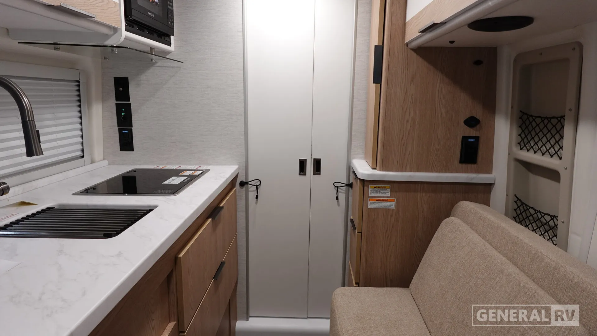 2027 Thor Motor Coach Scope 18M - Photo 3
