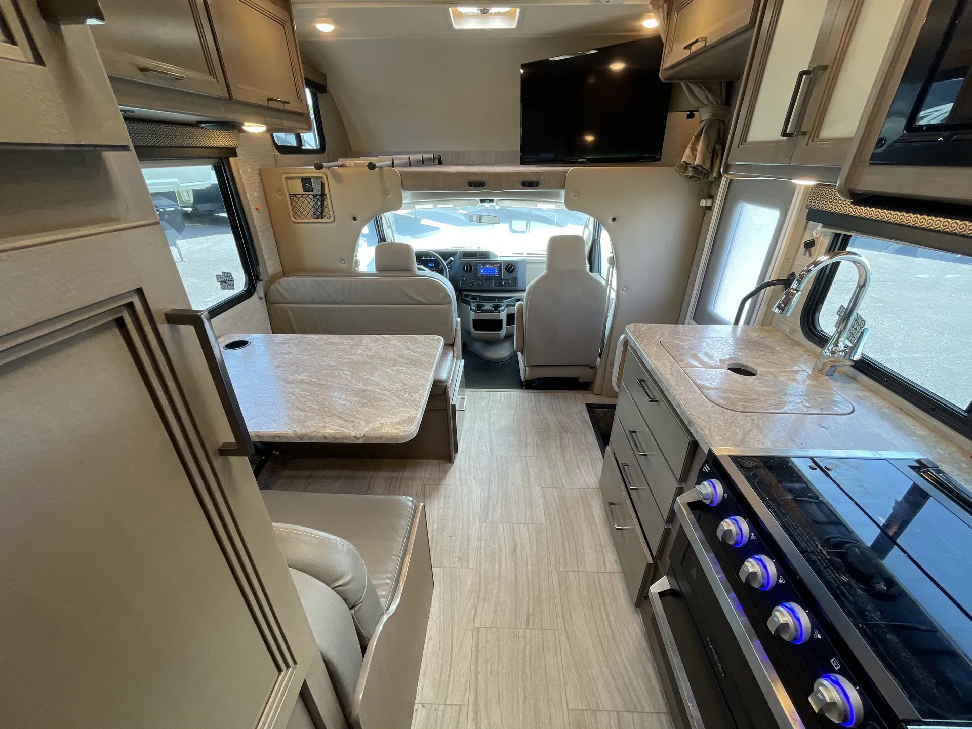 2021 Thor Motor Coach Daybreak 22DB — living area main