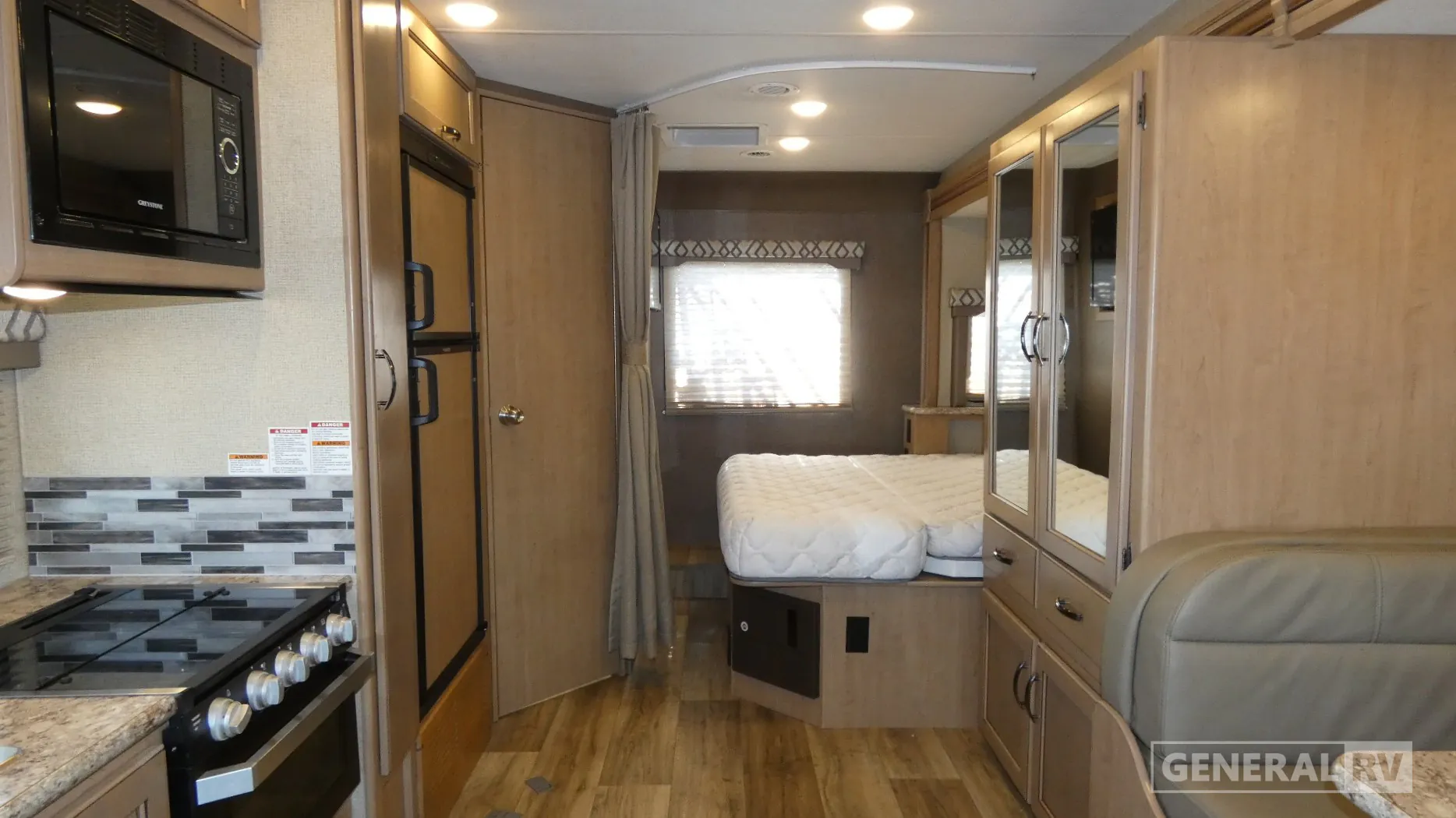 2019 Thor Motor Coach Four Winds 24F - Photo 3