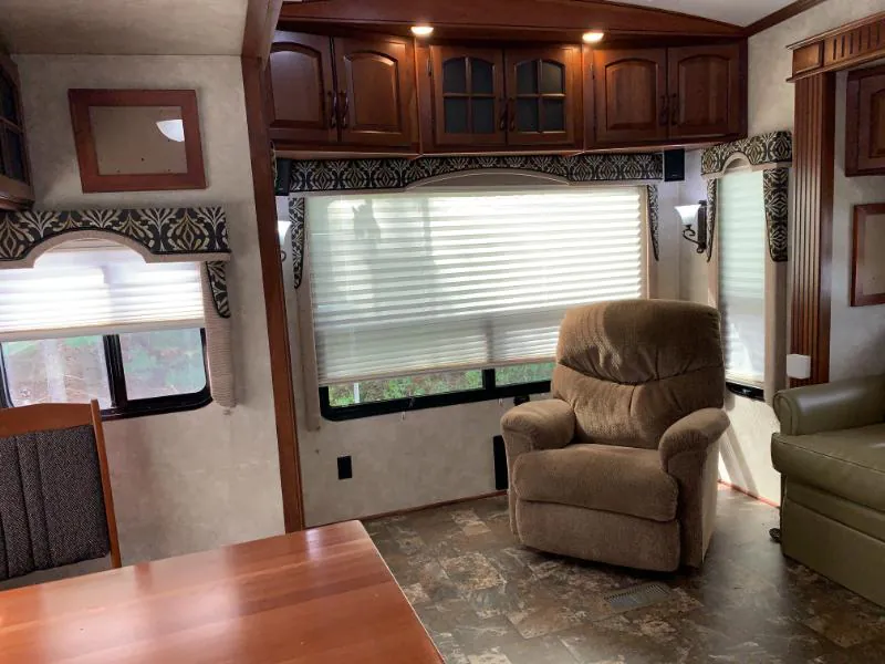 2014 Keystone Montana 3100RL, Photos photo 9