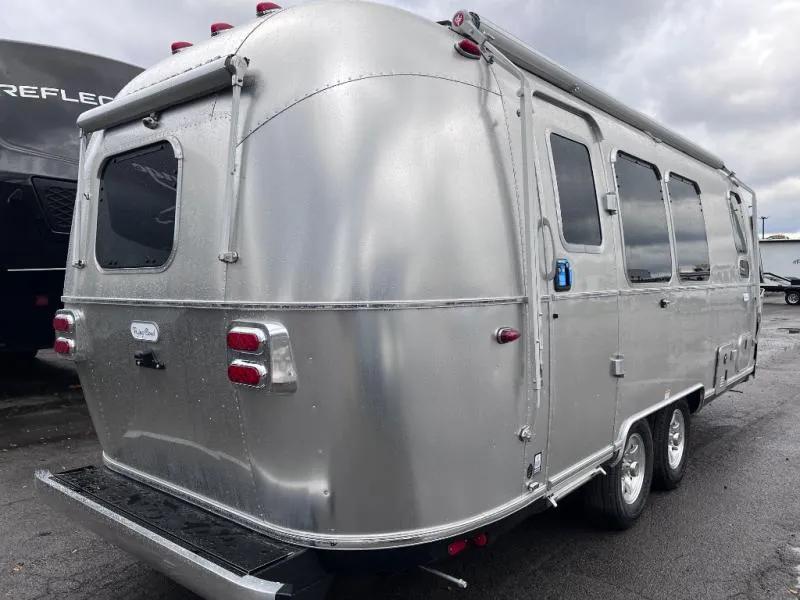 2026 Airstream Flying Cloud 23FB - Photo 3