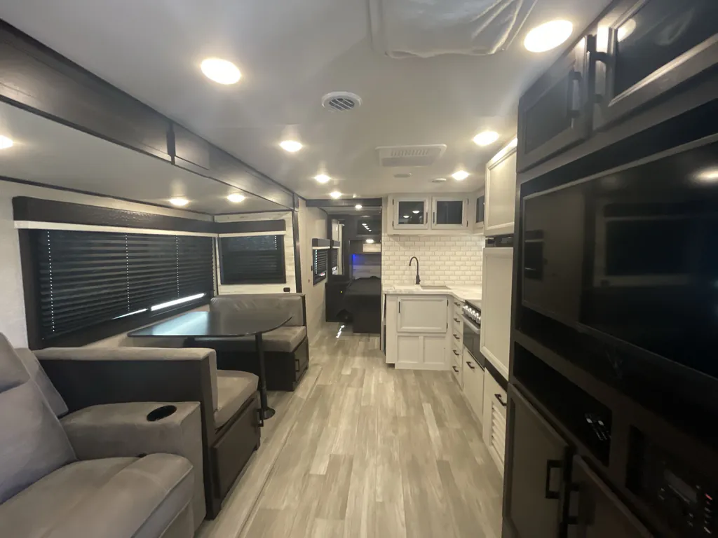 2022 Jayco Jay Feather 25RB, Photos photo 3