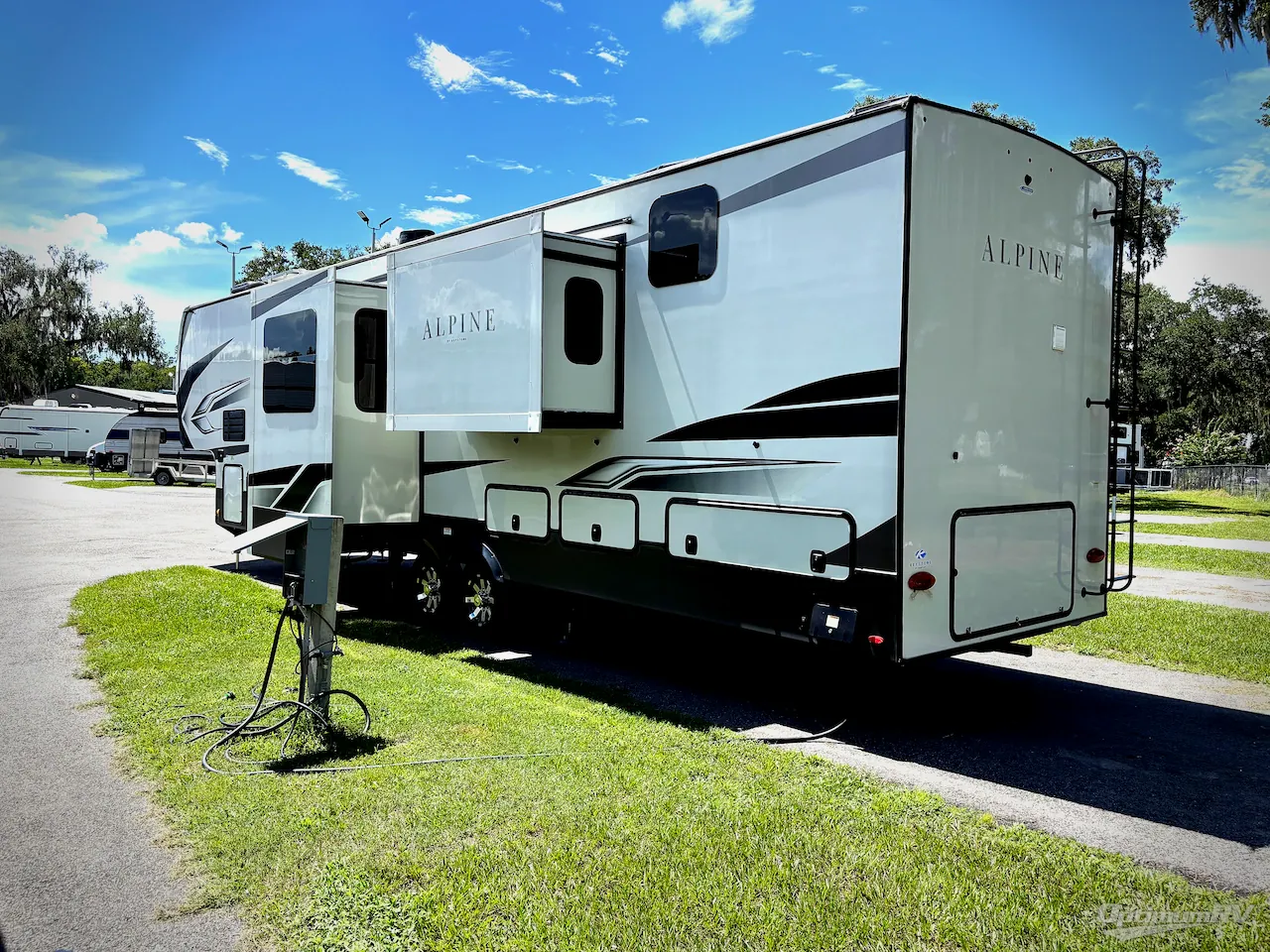 2022 Keystone Alpine 3790FK - Photo 4